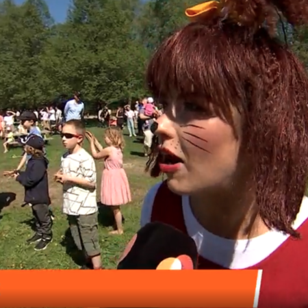 Lotte lasteüritust juhtimas